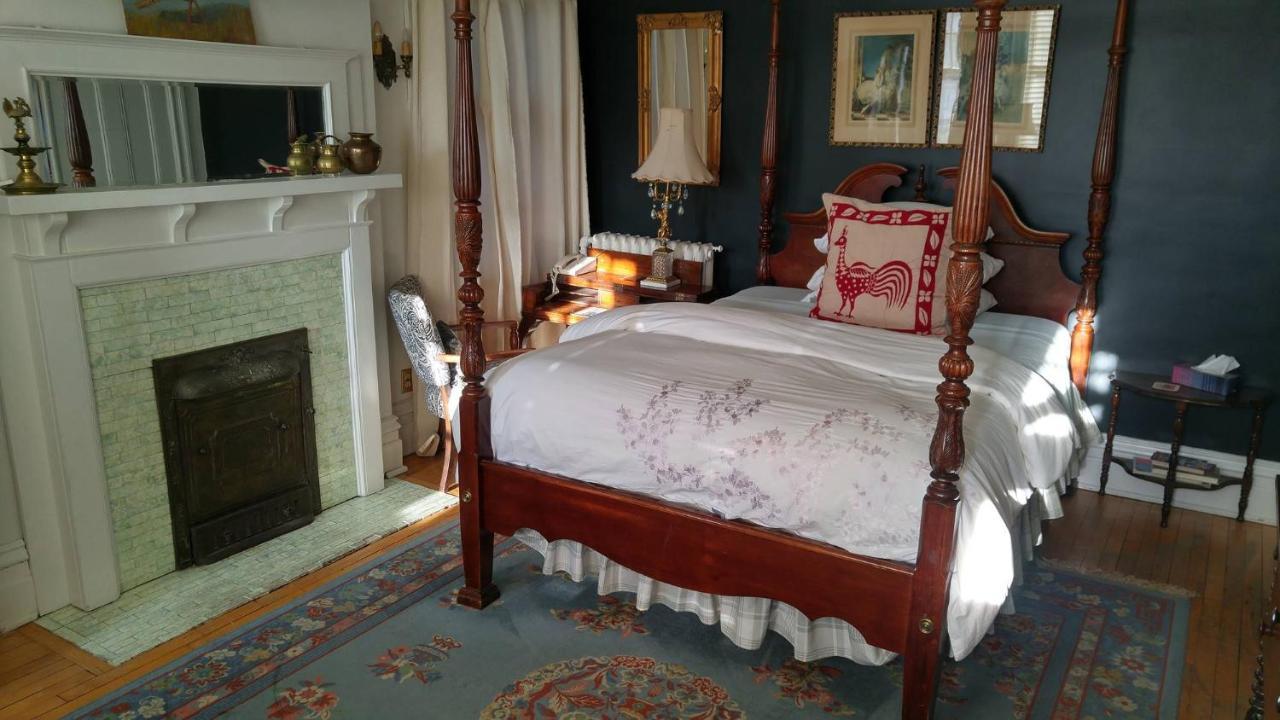 Ashbury House Bed & Breakfast Оттава Экстерьер фото